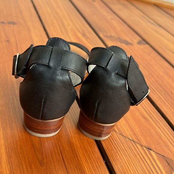 EUC Gaspy • Nicole Sandals (BLACK) - Picture 4 of 7